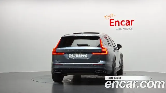 VOLVO V60 CROSS COUNTRY 2019 — 229 324 км, серый, Корея — под ключ — фото 4