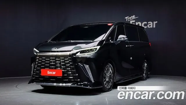 LEXUS LM 2025