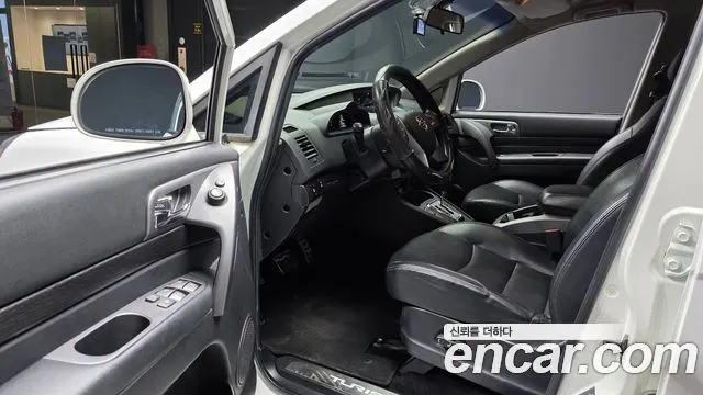 KGM KORANDO TURISMO 2018 — 88 639 км, белый, Корея — под ключ — фото 10