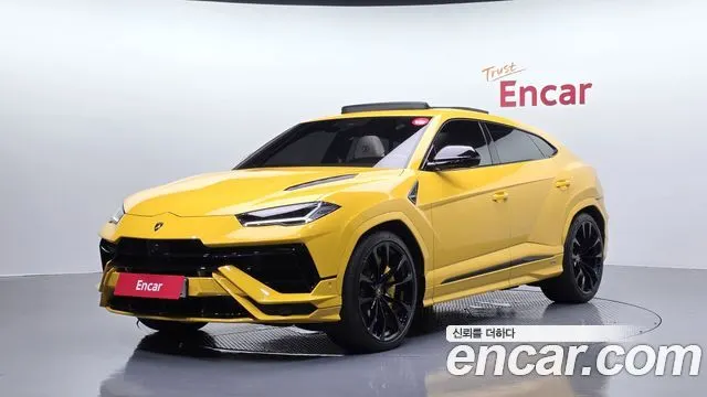 LAMBORGHINI URUS 2024
