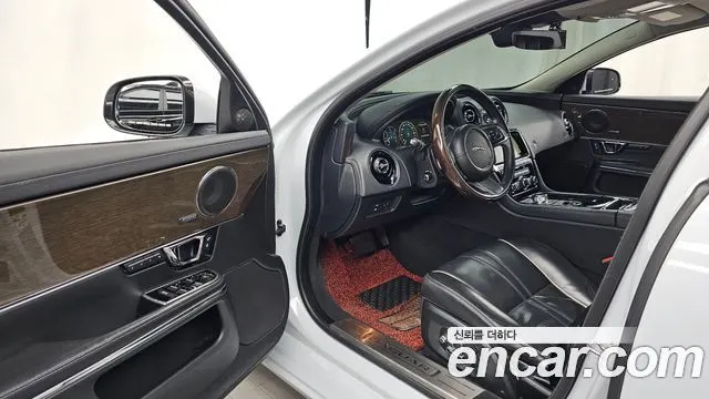 JAGUAR XJ 2018 — 81 141 км, белый, Корея — под ключ — фото 10