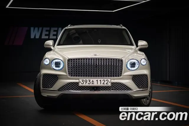 BENTLEY BENTAYGA 2025 — 15 000 км, белый-перламутр, Корея — под ключ — фото 3