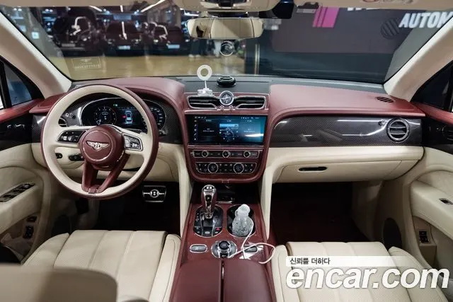 BENTLEY BENTAYGA 2025 — 15 000 км, белый-перламутр, Корея — под ключ — фото 5