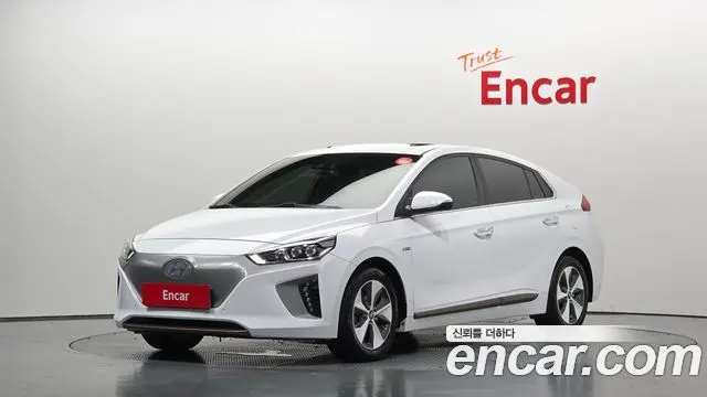 HYUNDAI IONIQ ELECTRIC 2018 — 161 472 км, белый, Корея — под ключ — фото 1