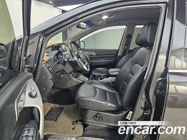 KGM KORANDO TURISMO 2018 — 120 000 км, чёрный, Корея — под ключ — фото 8