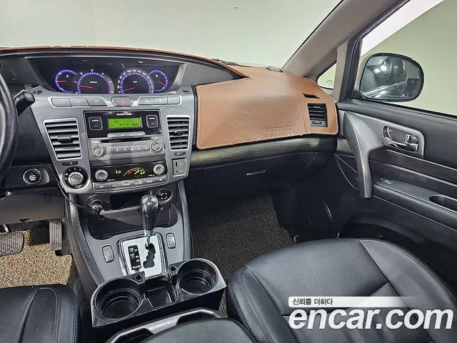 KGM KORANDO TURISMO 2018 — 120 000 км, чёрный, Корея — под ключ — фото 10