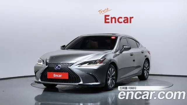 LEXUS ES300H 2019 — 55 424 км, белый-перламутр, Корея — под ключ — фото 1