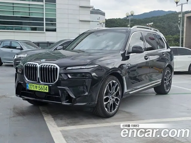 BMW X7 2026 — 6 685 км, чёрный, Корея — под ключ — фото 1