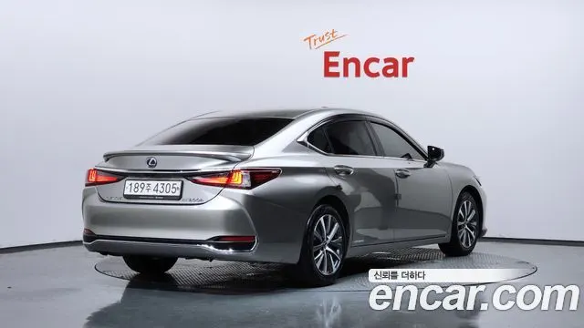 LEXUS ES300H 2019 — 55 424 км, белый-перламутр, Корея — под ключ — фото 2