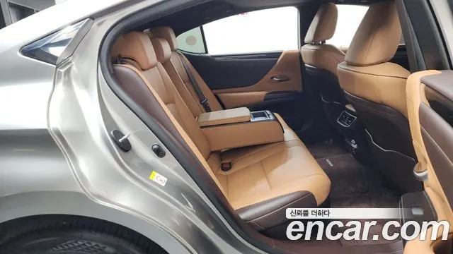 LEXUS ES300H 2019 — 55 424 км, белый-перламутр, Корея — под ключ — фото 11