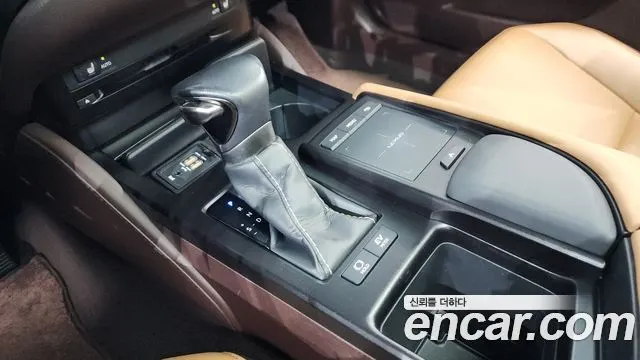 LEXUS ES300H 2019 — 55 424 км, белый-перламутр, Корея — под ключ — фото 9