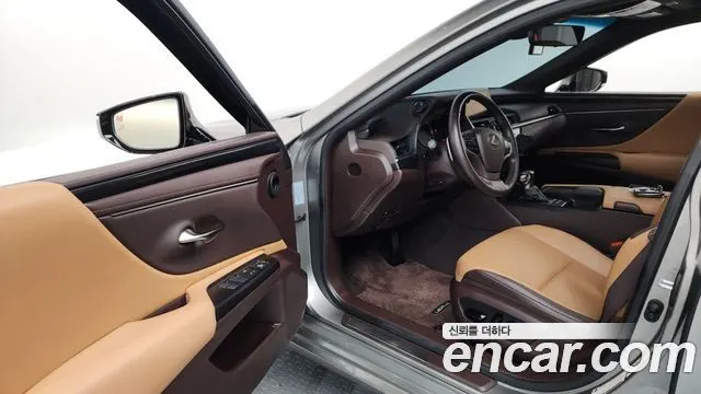 LEXUS ES300H 2019 — 55 424 км, белый-перламутр, Корея — под ключ — фото 10