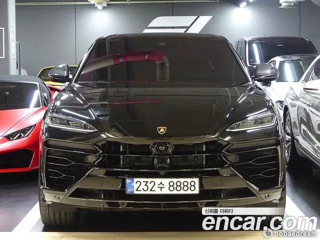 LAMBORGHINI URUS 2025 — 4 400 км, чёрный, Корея — под ключ — фото 1