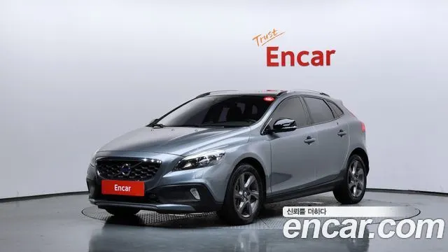 VOLVO V40 CROSS COUNTRY 2016 — 105 831 км, серый, Корея — под ключ — фото 1