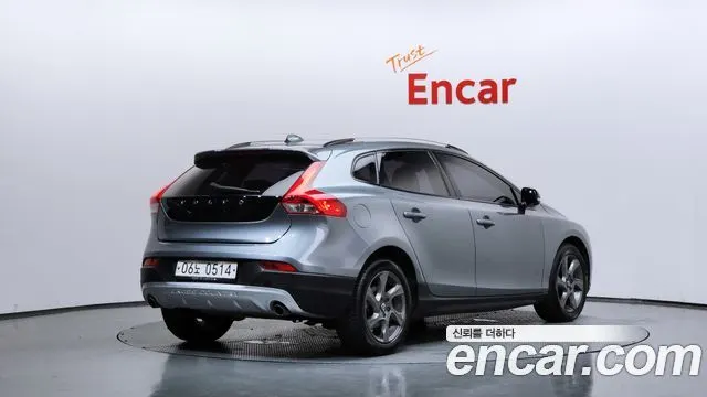 VOLVO V40 CROSS COUNTRY 2016 — 105 831 км, серый, Корея — под ключ — фото 2