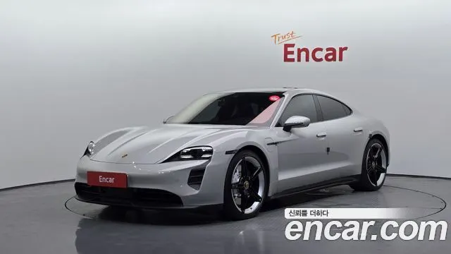 PORSCHE TAYCAN 2022
