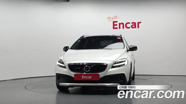 VOLVO V40 CROSS COUNTRY 2019 — 51 222 км, белый, Корея — под ключ — фото 3