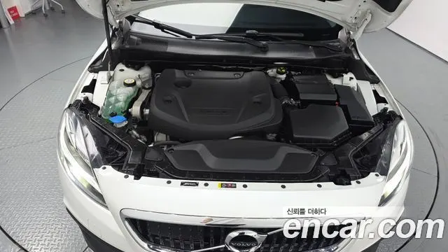 VOLVO V40 CROSS COUNTRY 2019 — 51 222 км, белый, Корея — под ключ — фото 6