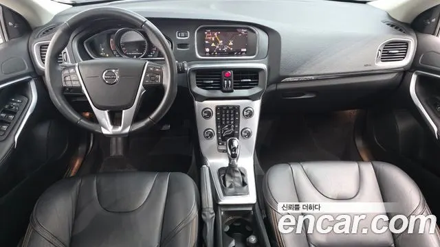 VOLVO V40 CROSS COUNTRY 2019 — 51 222 км, белый, Корея — под ключ — фото 7
