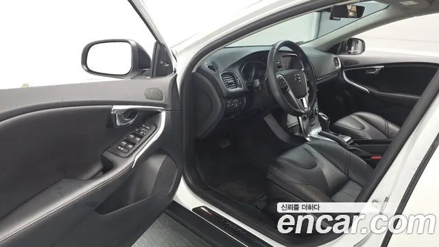 VOLVO V40 CROSS COUNTRY 2019 — 51 222 км, белый, Корея — под ключ — фото 10