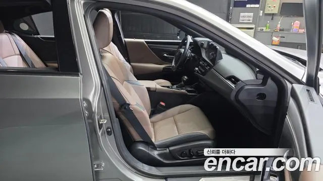 LEXUS ES300H 2024 — 21 322 км, светло-золотистый, Корея — под ключ — фото 11