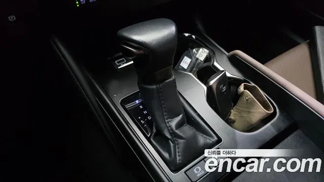 LEXUS ES300H 2024 — 21 322 км, светло-золотистый, Корея — под ключ — фото 9