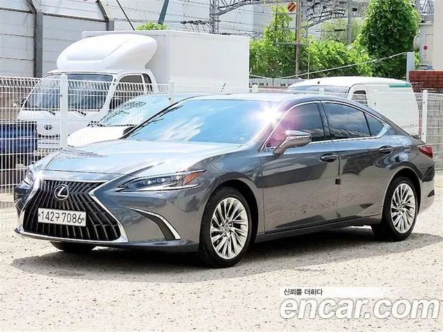 LEXUS ES300H 2023 — 17 939 км, серый, Корея — под ключ — фото 2
