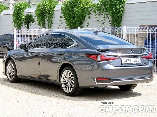 LEXUS ES300H 2023 — 17 939 км, серый, Корея — под ключ — фото 3