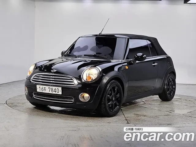 MINI COOPER CONVERTIBLE 2010 — 128 730 км, чёрный, Корея — под ключ — фото 1