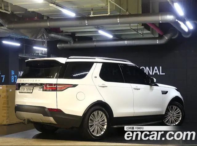 LAND ROVER DISCOVERY 5 2017 — 137 000 км, белый, Корея — под ключ — фото 6