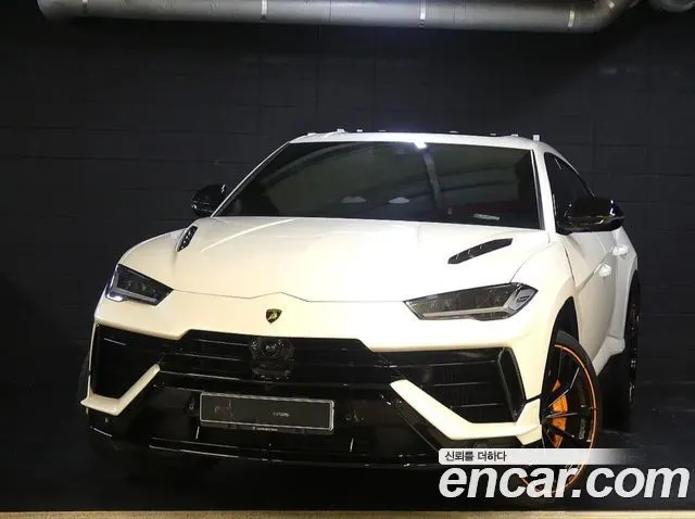 LAMBORGHINI URUS 2024