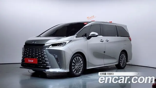 LEXUS LM 2025