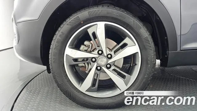 KGM STYLE KORANDO C 2017 — 173 902 км, серебристо-серый, Корея — под ключ — фото 5