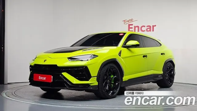 LAMBORGHINI URUS 2024