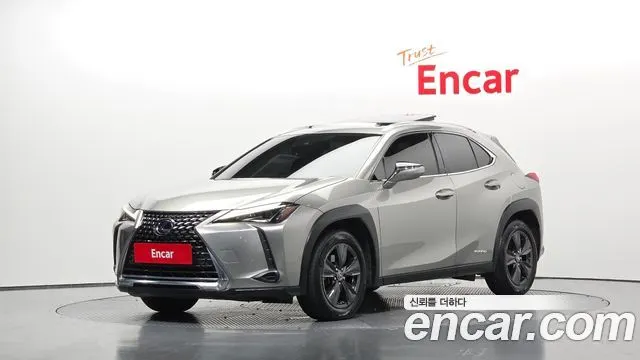LEXUS UX250H 2019 — 114 235 км, Корея — под ключ — фото 1