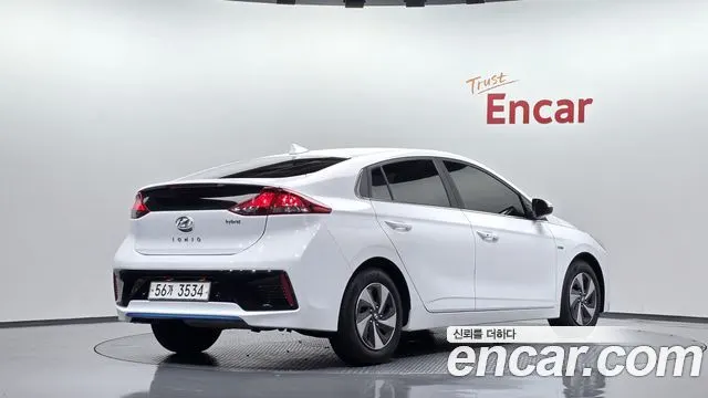 HYUNDAI IONIQ HYBRID 2019