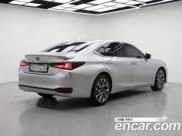 LEXUS ES300H 2026 — 12 960 км, серебристо-серый, Корея — под ключ — фото 2