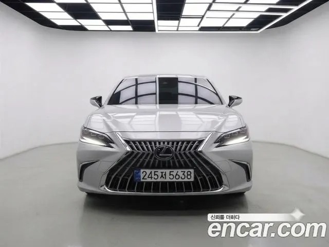 LEXUS ES300H 2026 — 12 960 км, серебристо-серый, Корея — под ключ — фото 3