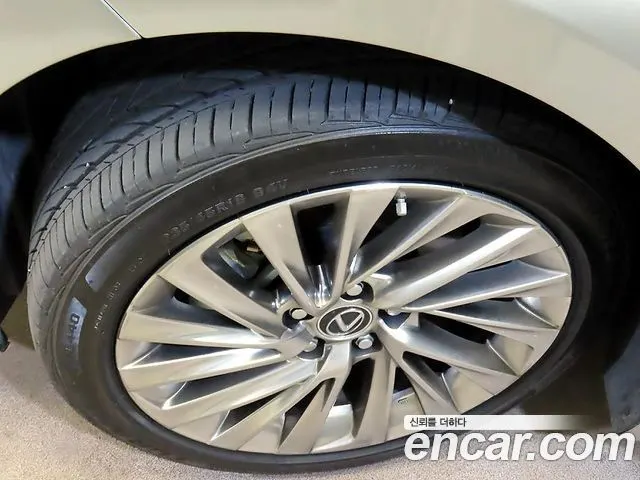 LEXUS ES300H 2026 — 12 960 км, серебристо-серый, Корея — под ключ — фото 10