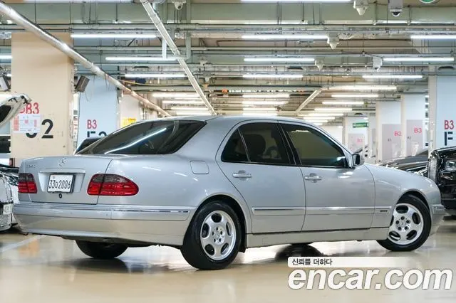 MERCEDES-BENZ E-CLASS W210 2002 — 131 383 км, серебристый, Корея — под ключ — фото 2