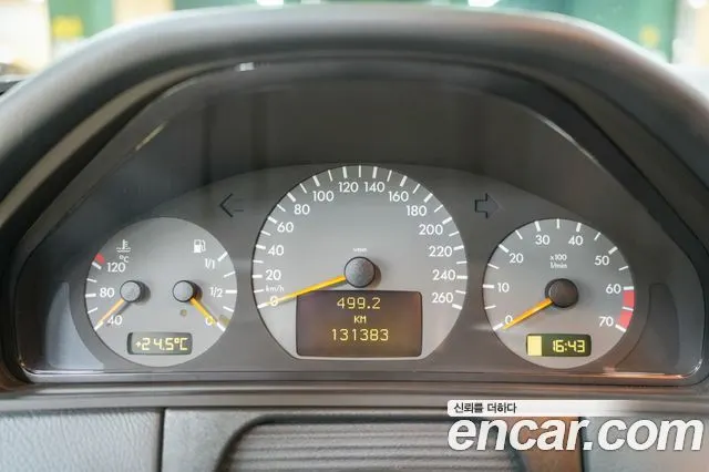 MERCEDES-BENZ E-CLASS W210 2002 — 131 383 км, серебристый, Корея — под ключ — фото 5