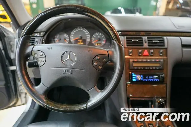 MERCEDES-BENZ E-CLASS W210 2002 — 131 383 км, серебристый, Корея — под ключ — фото 8