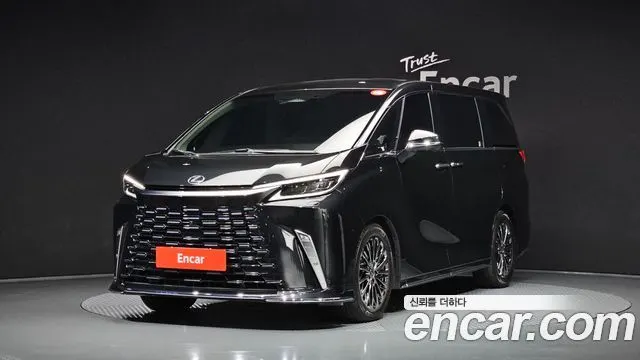 LEXUS LM 2025