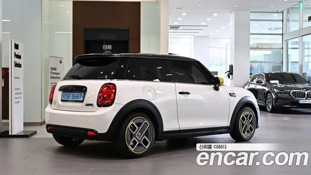 MINI COOPER ELECTRIC 2024 — 32 357 км, белый, Корея — под ключ — фото 2