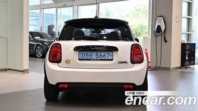 MINI COOPER ELECTRIC 2024 — 32 357 км, белый, Корея — под ключ — фото 4
