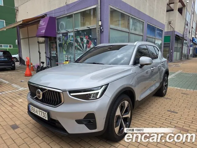 VOLVO XC40 2023 — 36 000 км, серебристый, Корея — под ключ — фото 1