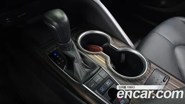 TOYOTA CAMRY 2018 — 128 500 км, светло-золотистый, Корея — под ключ — фото 9