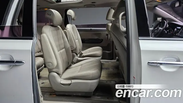 KIA CARNIVAL 2018 — 201 552 км, белый, Корея — под ключ — фото 11