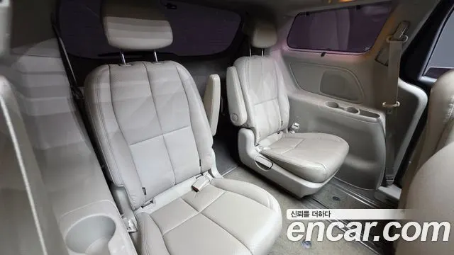 KIA CARNIVAL 2018 — 201 552 км, белый, Корея — под ключ — фото 12