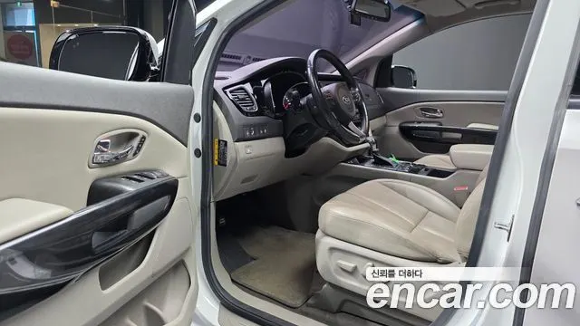 KIA CARNIVAL 2018 — 201 552 км, белый, Корея — под ключ — фото 10